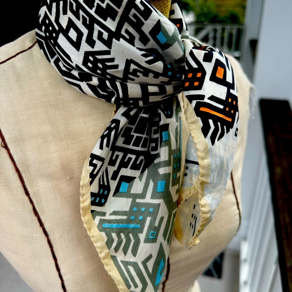Calypso St Barth Silk scarf. Gently preloved. 20’ in square. - Picture 2 of 2